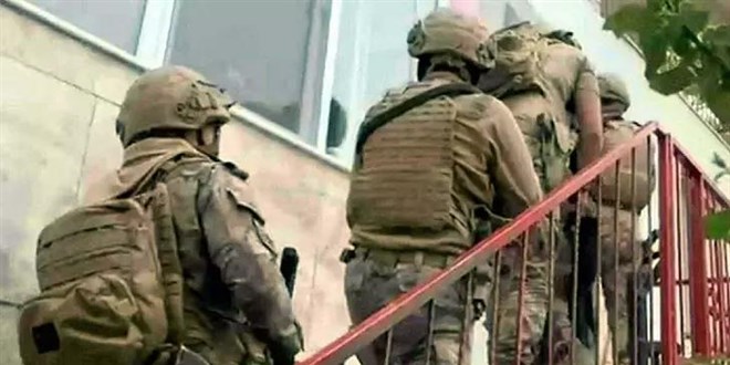 İzmir'de FETÖ/PDY operasyonu; 22 gözaltı