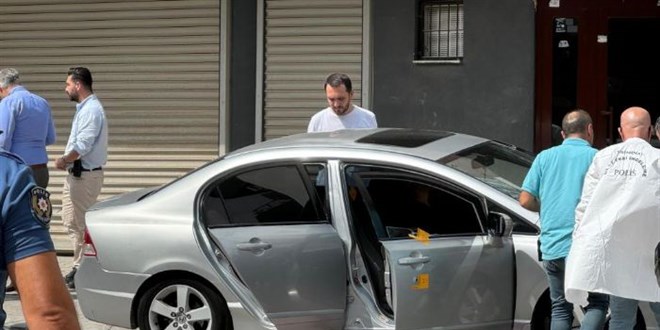 Mersin'de otomobile silahlı saldırı: 1 ölü, 1 yaralı