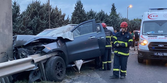 Araç bariyere saplandı, sürücü hayatını kaybetti