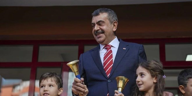 'Kitaplara yüzde 300 zam yapan, 400 okula ceza verdik'