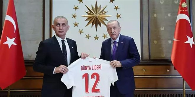 Erdoğan, TFF Başkanı Hacıosmanoğlu ve heyetini kabul etti