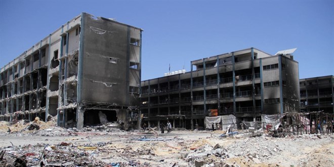 Katil İsrail yine okul bombaladı