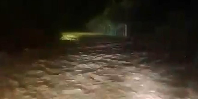 Kırıkkale'de sel felaketi: Köy yolu adeta ırmağa döndü