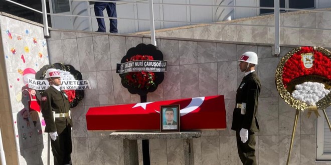 Astsubay arkada��n�n d���n� i�in geldi�i memleketinde kazada �ld�