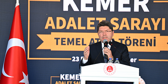 Bakan Tunç: Hukuk Fakültesine girişte başarı sırasını yükseltmemiz lazım