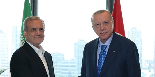 Erdoğan, İran Cumhurbaşkanı Mesut Pezeşkiyan ile görüştü
