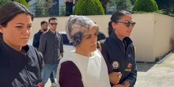 Sevgilisiyle birlikte, uyuyan kocasını şarj kablosuyla boğdu