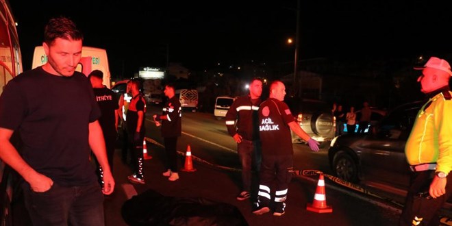 Yalova'da feci kaza: Minibüsün çarptığı 2 kişi hayatını kaybetti