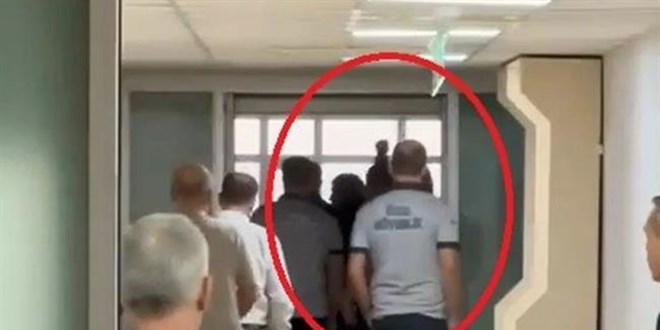 Ölüm haberini alınca sağlık personeline saldırdılar!
