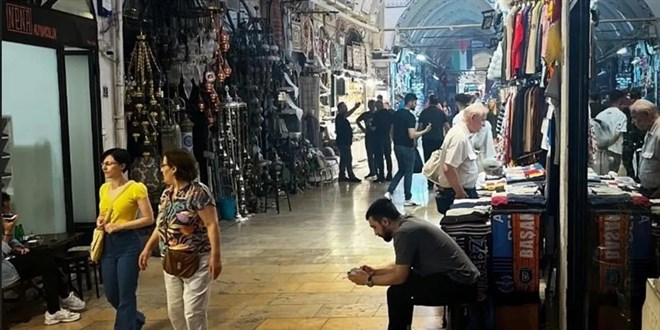 Kapalı Çarşı'da kriz: Esnaf protesto için ışıklarını söndürüyor