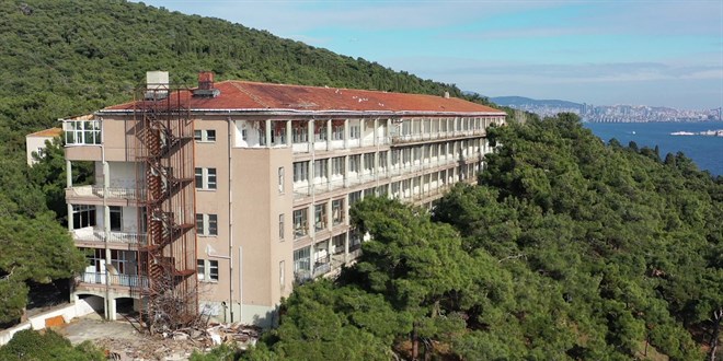 Türkiye'nin ilk pandemi hastanesi harabeye döndü