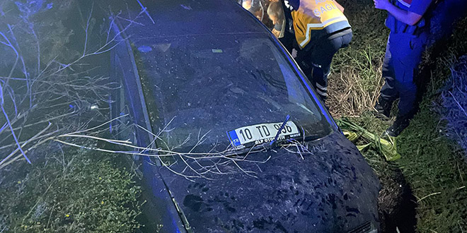 Balıkesir'de kanala düşen otomobildeki 2 kişi öldü