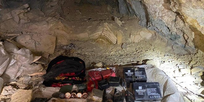 Tunceli'de teröristlerin kullandığı 30 sığınak ve mağara imha edildi