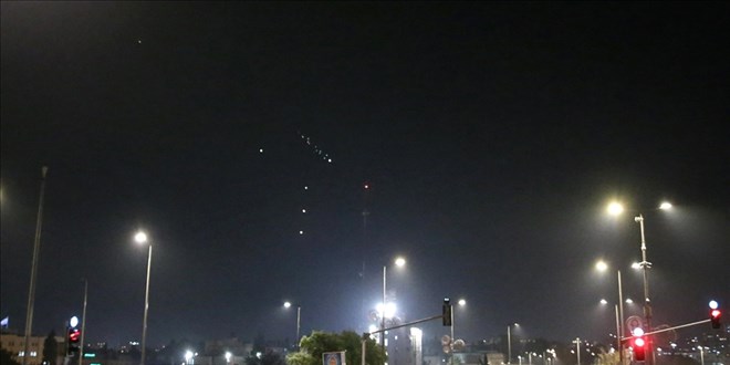 İsrail ordusu: İran'dan İsrail'e füzeler atıldı ve ülkede sirenler çalıyor