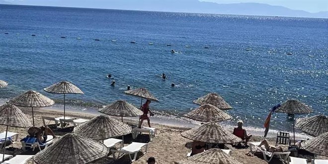 Bodrum'da 'sarı yaz' hareketliliği; turistler denize girdi