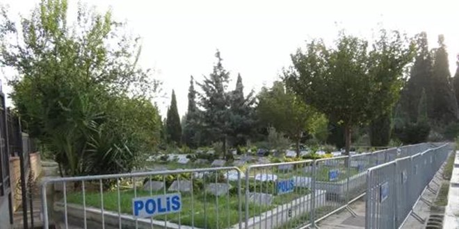 Polisten Cem Garipoğlu'nun mezarının etrafında bariyerli önlem