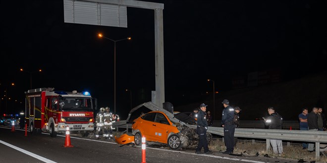 Ankara'da bariyere çarpan taksinin şoförü öldü