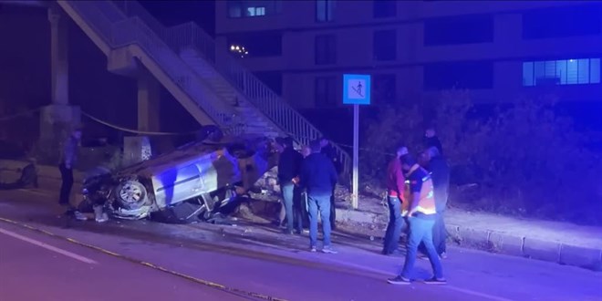 Bayburt'ta devrilen otomobilin sürücüsü öldü