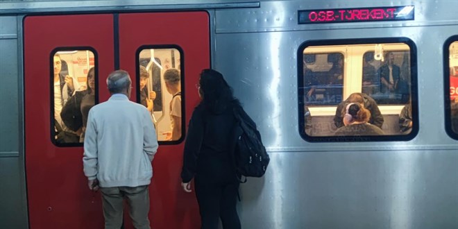 Başkentte metro hattındaki arıza nedeniyle seferler bir süre durduruldu