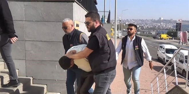 Platonik aşık katliam yaptı: 2 ölü, 1'i polis 3 yaralı