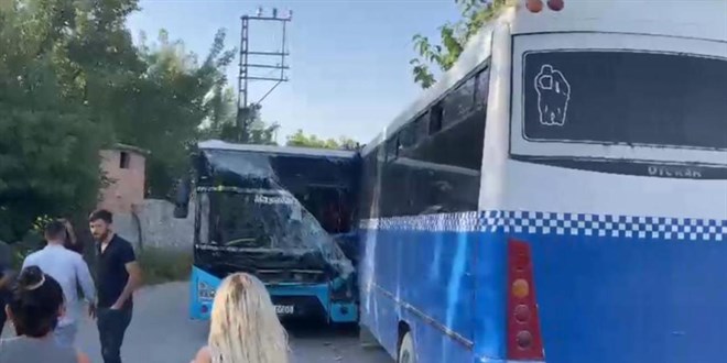 Malatya'da öğrenci servisi ile otobüs çarpıştı