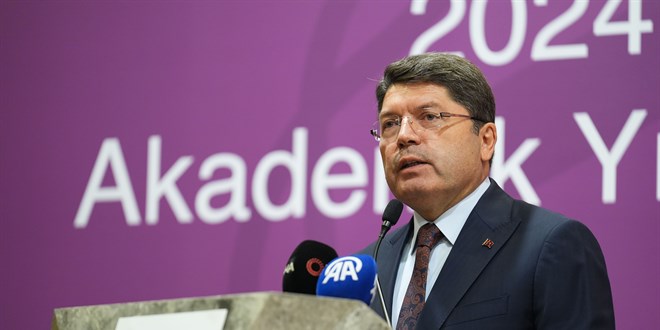 Bakan Tunç: Darbe anayasasıyla devam etmek bizim için bir yüz karası