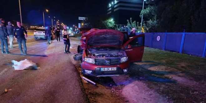 Tekirdağ'da iki otomobil çarpıştı, biri bebek 4 kişi öldü