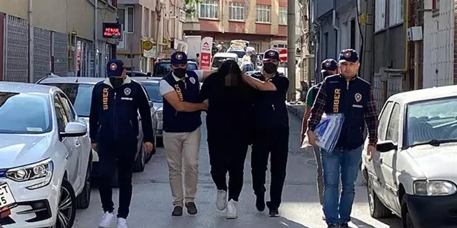Sosyal medyada 'müstehcenliğe' gözaltı