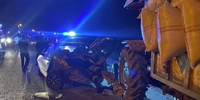 Diyarbakır'da 4 araç kazaya karıştı; 3 ölü, 2 yaralı