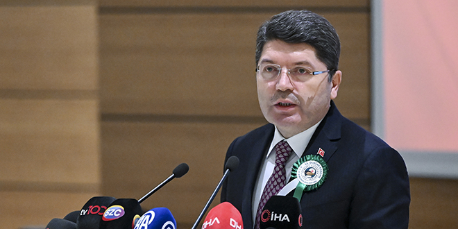 Bakan Tun�'tan, polis memurunun boynundan b��aklanmas�yla ilgili a��klama