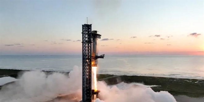 SpaceX'in Starship roketi beşinci test uçuşunda başarılı iniş yaptı