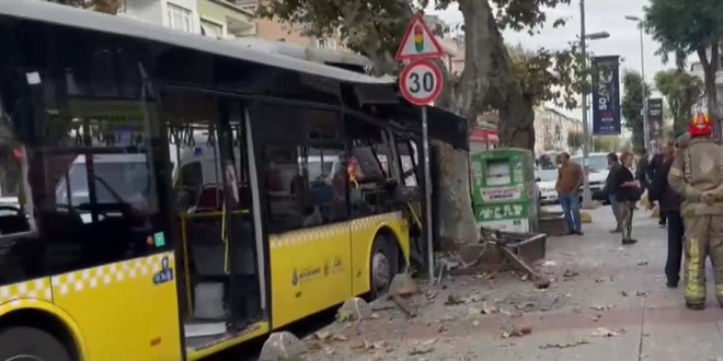 İETT otobüsü ağaca çarptı