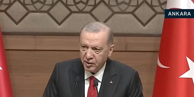 Erdoğan: Resmi plakalı araca binmek bir kişiyi devlet adamı yapmaz