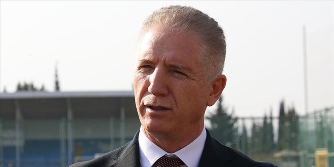 Vali Gül'den belediye başkanına tepki: 5 okulla laf cambazlığı yapılmaz