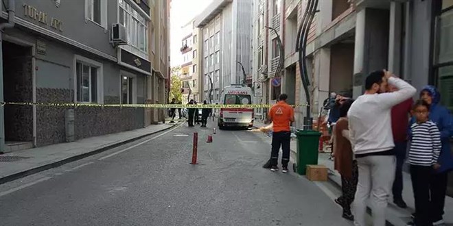 Silivri'de 4'üncü kattan düşen kadın hayatını kaybetti