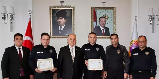 Hükümlüyü, karar çıktıktan 1 dakika sonra yakalayan polislere ödül
