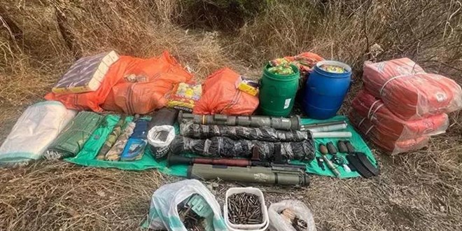 Pençe-Kilit bölgesinde PKK'ya ait çok sayıda silah ele geçirildi