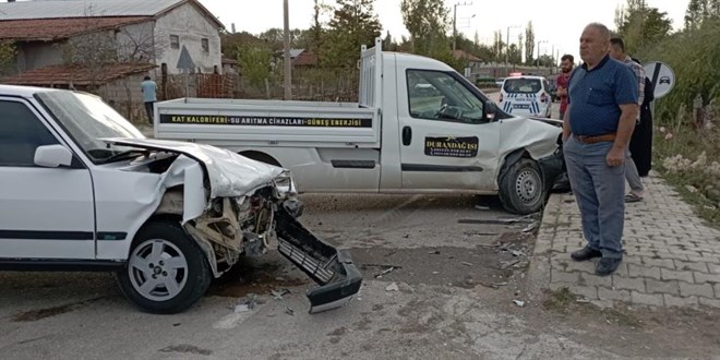 Tokat'ta kamyonetle otomobil kafa kafaya çarpıştı: 1 ölü