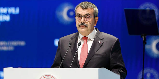 Bakan Tekin: Türkiye kendi modelini oluşturamayacak kadar yeteneksiz mi?