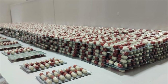 Samsun'da 5 bin 530 sentetik ecza hapı ele geçirildi