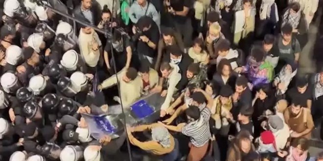 Beyoğlu'nda izinsiz yürüyüş arbedesi: 14 polis yaralandı,18 gözaltı