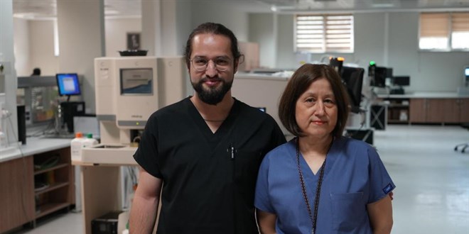 Hemşire annesinin yanına doktor olarak atandı
