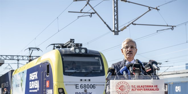 Türkiye'nin ilk özel uluslararası yük treni uğurlandı