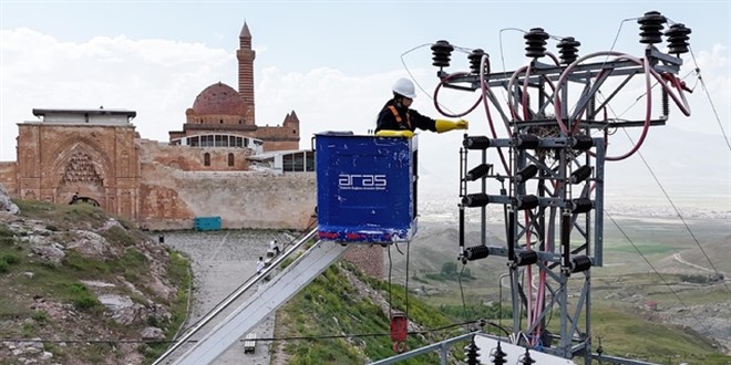 M�hendis Asl�, metrelerce y�kseklikte ar�zalar� gideriyor