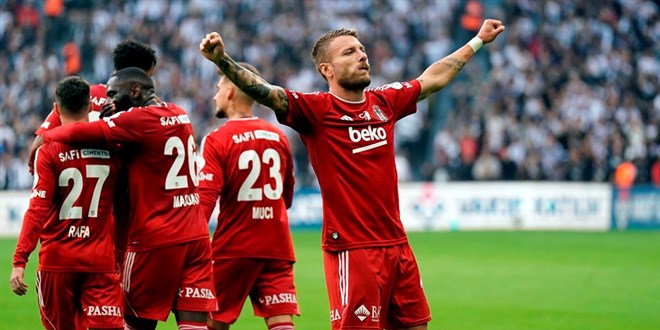Zirve takibini sürdürdü: Beşiktaş evinde 2 golle kazandı
