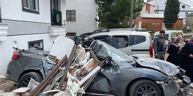 Kocaeli'de bir evde doğal gaz patlaması sonucu 1 kişi öldü, 7 kişi yaralandı