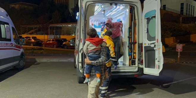 Çadırda mangaldan zehirlenen 2'si çocuk 4 kişi hastanelik oldu