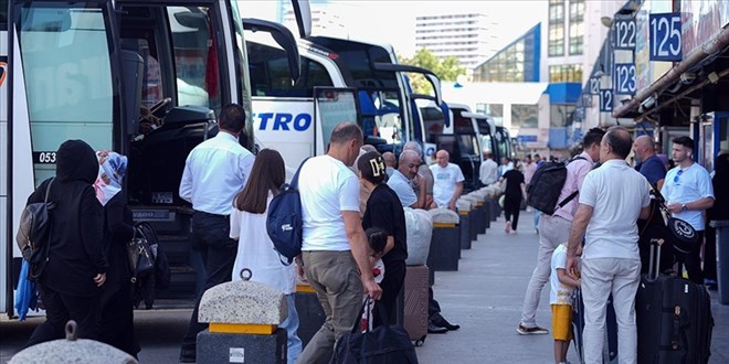 Yerli turistler yakınlarını ziyaret için 6 ayda 68,8 milyar lira harcadı