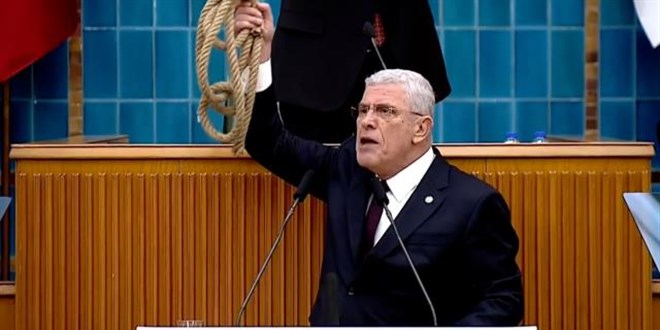 Müsavat Dervişoğlu, Bahçeli'ye kürsüden ip fırlattı