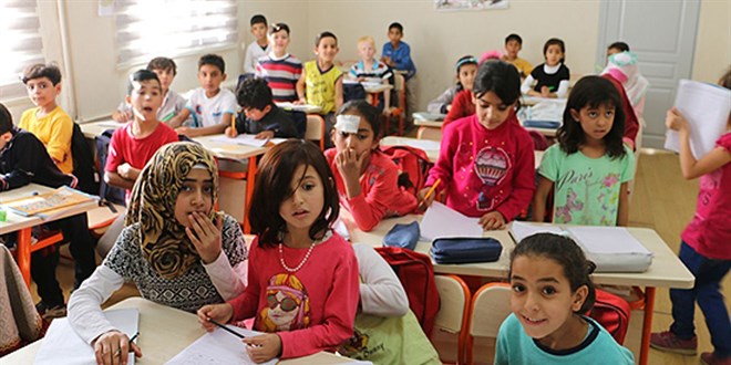 1 milyon Suriyeli çocuk okula gidiyor